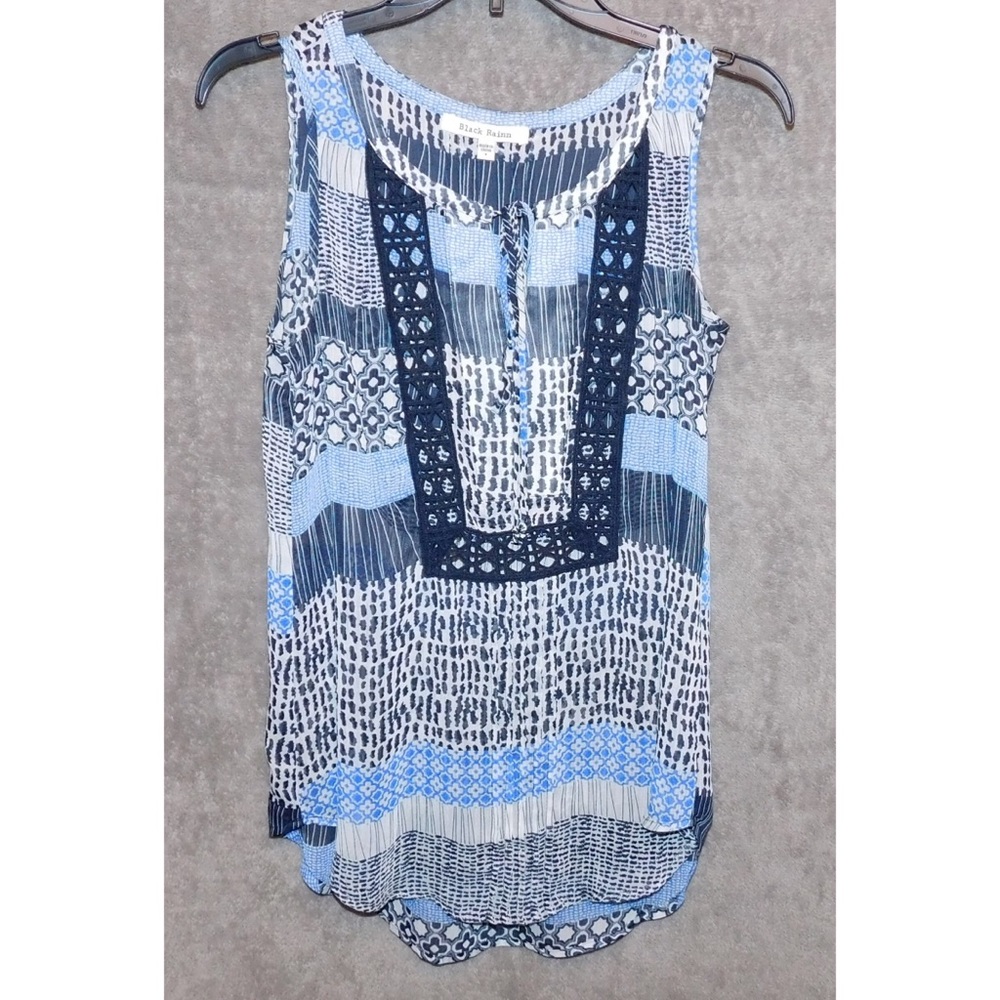 Black Rainn blur and white patterned top